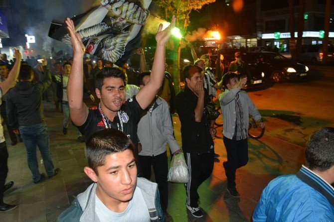 Beşiktaş Taraftarı Tatvan’da Şampiyonluğu Kutladı