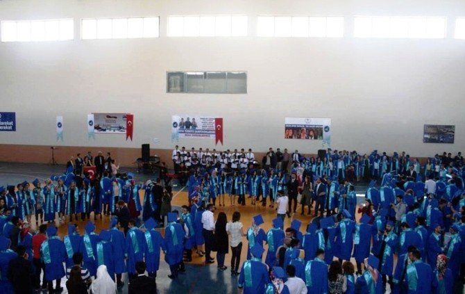 Erciş Myo Öğrencilerinin Mezuniyet Töreni