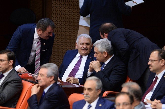Davutoğlu, Kılıçdaroğlu, Demirtaş Ve Bahçeli Oy Kullandı