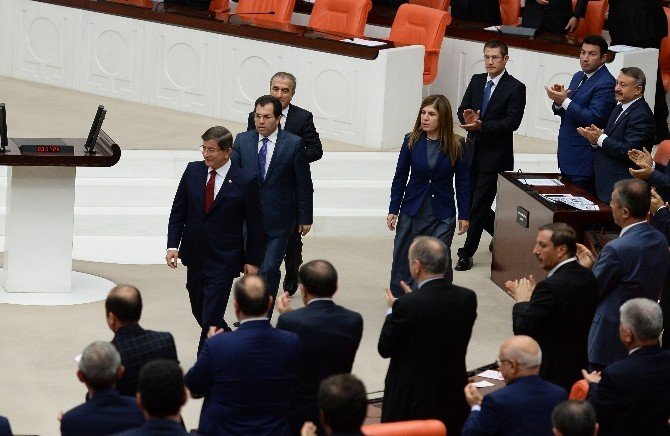Başbakan Davutoğlu’nu Ayakta Alkışladılar