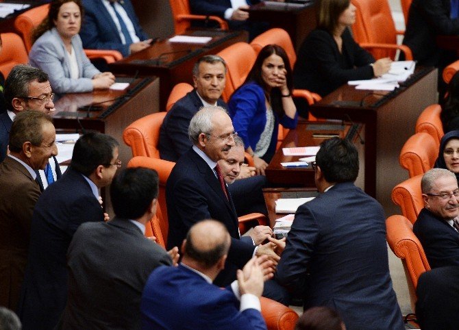 Başbakan Davutoğlu’nu Ayakta Alkışladılar