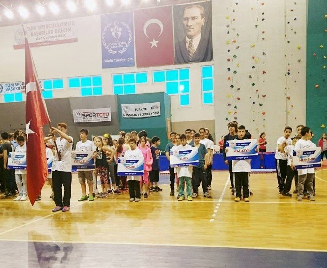 Digorlu Spor Tırmanışçılar En İyi 8 Sporcu Arasında Girdi
