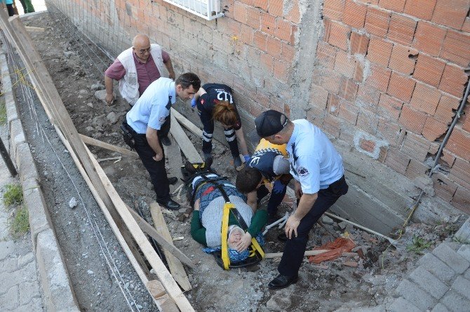 Kamyonun Çarptığı Yaşlı Kadın Yaralandı