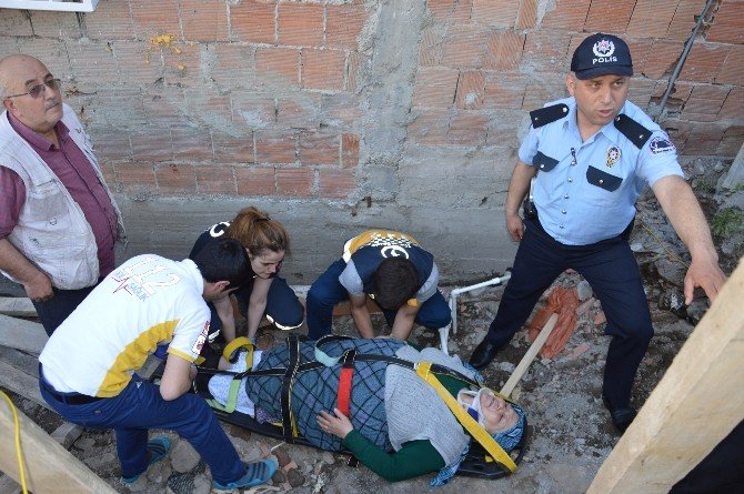 Kamyonun Çarptığı Yaşlı Kadın Yaralandı