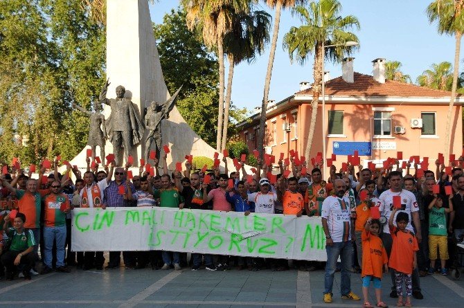 Alanyaspor Taraftarından Mhk’ya Kırmızı Kart