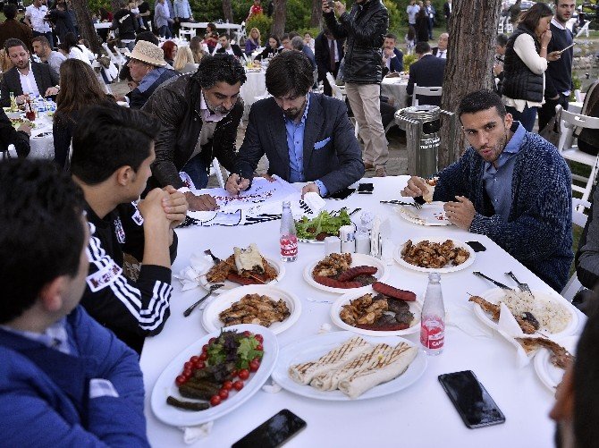 Beşiktaş, Barbekü Partisi Düzenledi