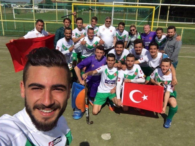 Highway Erkek Hokey Takımı Avrupa Şampiyonu Oldu