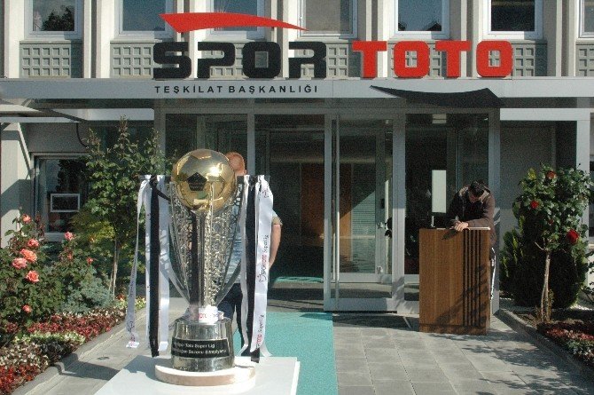 Beşiktaş’ın Şampiyonluk Kupası Yola Çıktı