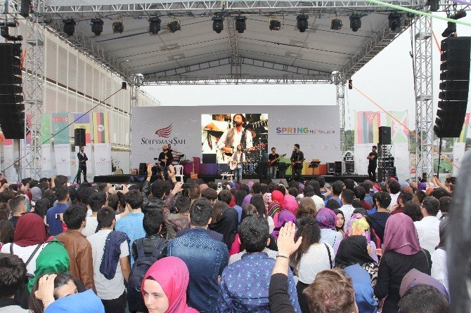 Öğrenciler Bir Yılın Stresini Bahar Festivali İle Attı