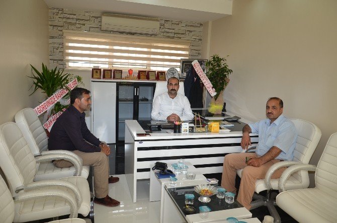 Viranşehir Zahireciler Ve Borsa Dernek Başkanı Remzi Atan, Tebrikleri Kabul Ediyor