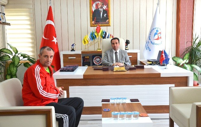 İl Müdürü Yıldız, Milli Atleti Makamında Ağırladı