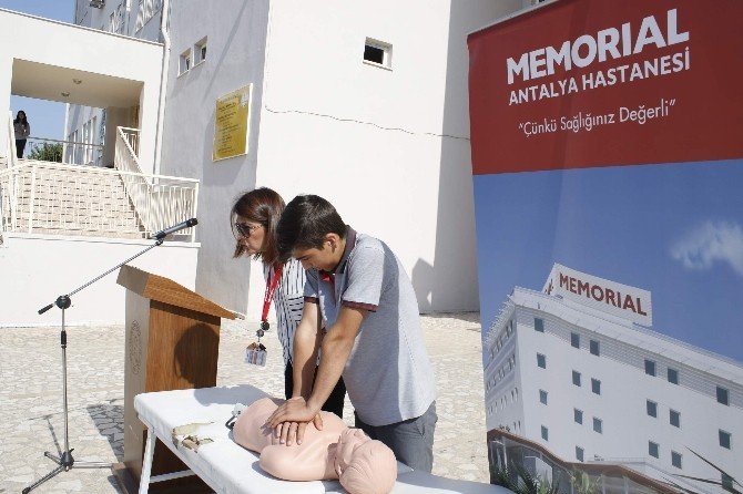 Deniz Sezonu Öncesi Öğrencilere ’Suda Boğulmalar Ve İlk Yardım’ Kursu