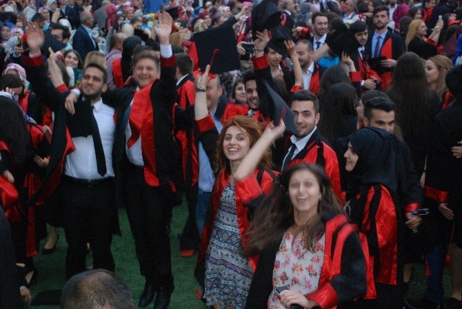 Tokat’ta 6 Bin Üniversite Öğrencisinin Mezuniyet Sevinci