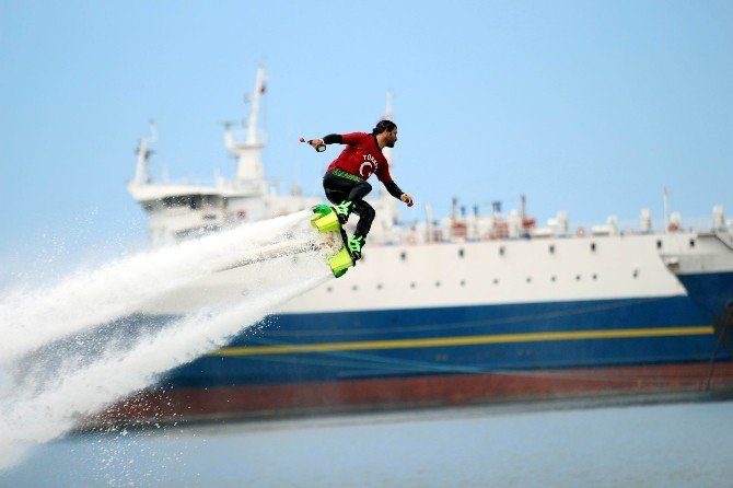 Samsun’da Nefes Kesen Flyboard Gösterisi