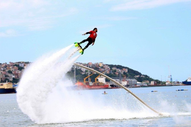Samsun’da Nefes Kesen Flyboard Gösterisi
