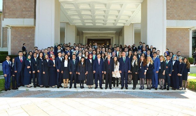 Başbakan Davutoğlu Gençleri Kabul Etti