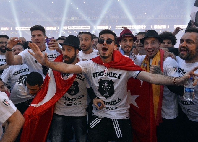 Vodafone Arena’da Şampiyonluk Sevinci Devam Ediyor