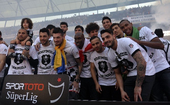 Vodafone Arena’da Şampiyonluk Sevinci Devam Ediyor