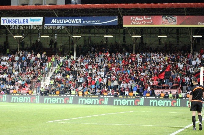 Gaziantep’te Tribünlerin Büyük Bölümü Doldu
