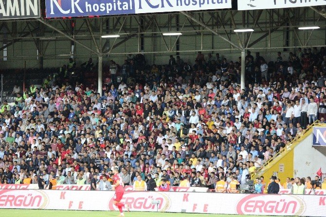Gaziantep’te Tribünlerin Büyük Bölümü Doldu