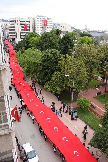 Samsun’da 1919 Metre Gençlik Bayrak Yürüyüşü