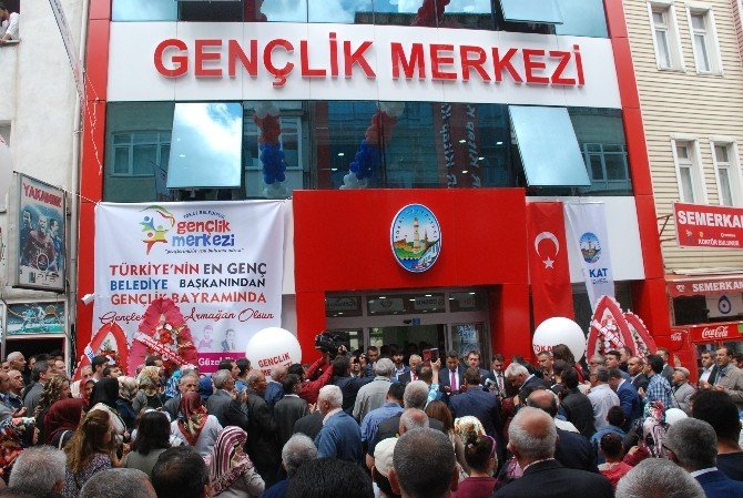 Tokat’ta Gençlik Merkezi Açıldı