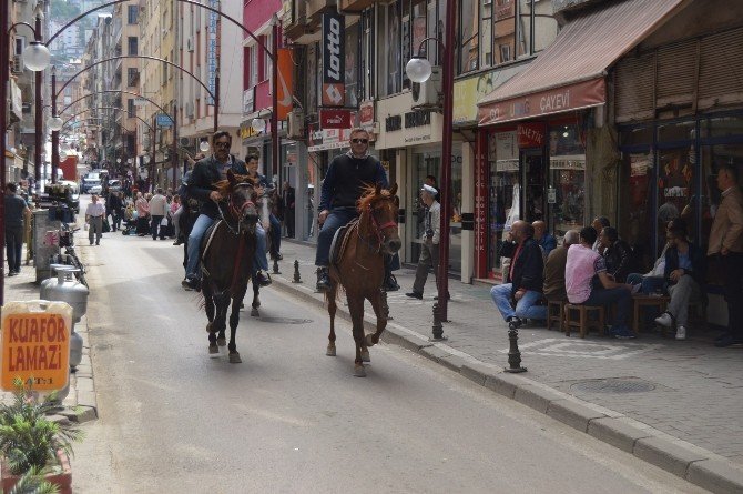 Rahvan Atlar Şehri Nal Sesleriyle İnletti