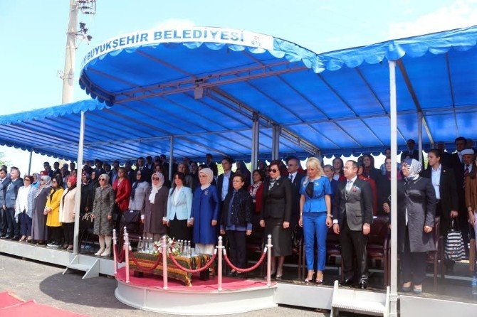 Cumhurbaşkanı Erdoğan’ın Eşi Emine Erdoğan, Trabzon’da Özel Eğitim İş Uygulama Merkezi’nin Açılışını Yaptı