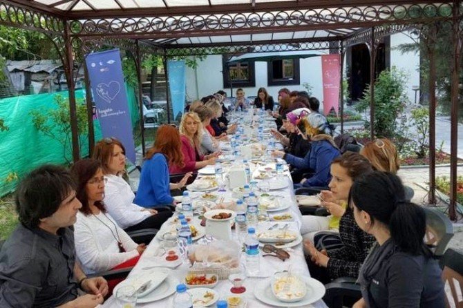 Gümüşhane’nin İlk Kadın Korosuna Teşekkür Yemeği