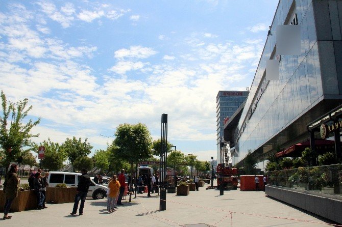 Avm’de İntihar Girişimi