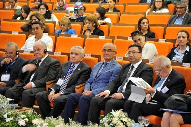 Mülteci Ve Göç Krizi İle Hukuki Çözüm Yolları Sempozyumu