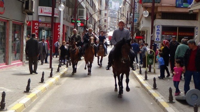 Rahvan Atlar Şehri Nal Sesleriyle İnletti