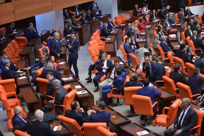 Chp Milletvekilleri Genel Kurul’u Terk Etti