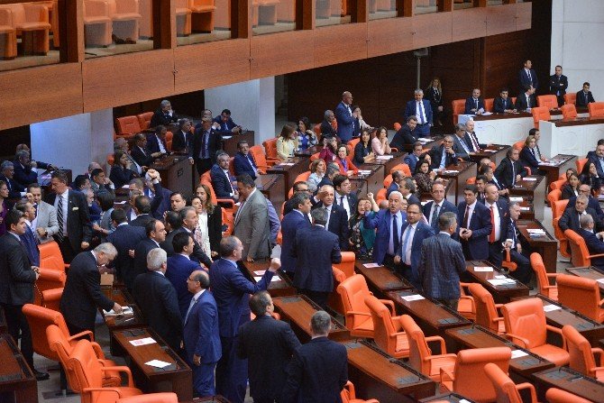 Chp Milletvekilleri Genel Kurul’u Terk Etti
