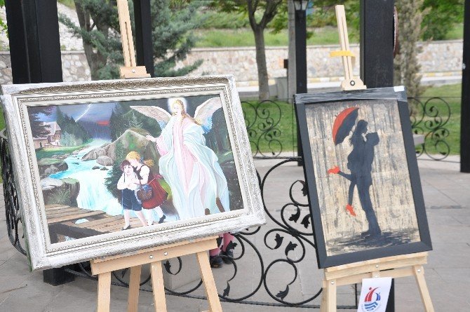 Sanat Eserleri Mogan Gölü Sahilinde Sergilendi