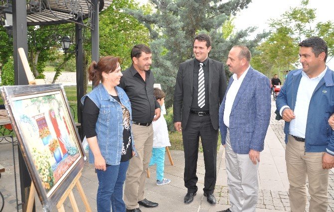 Sanat Eserleri Mogan Gölü Sahilinde Sergilendi