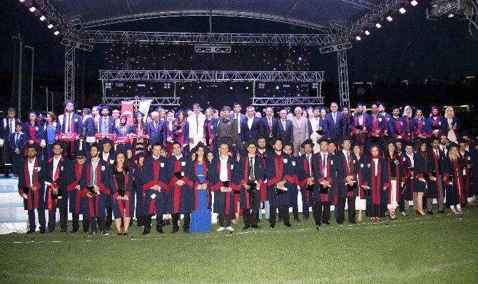 Karabük Üniversitesi’nde Mezuniyet Coşkusu