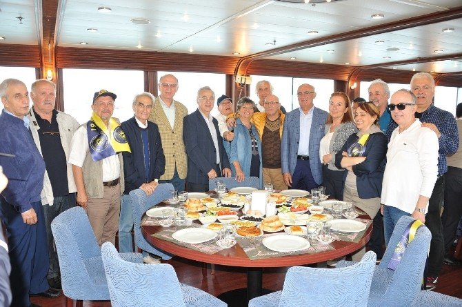 Başkan Yılmaz Lise Arkadaşlarıyla Buluştu
