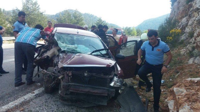 Seydikemer’de Trafik Kazası: 1’i Ağır 3 Yaralı