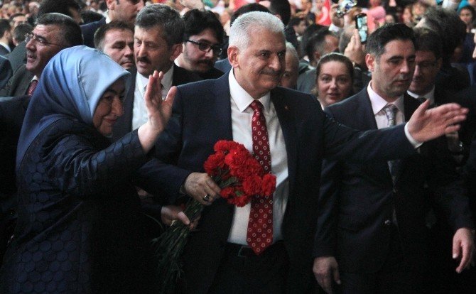 Binali Yıldırım Salona Giriş Yaptı