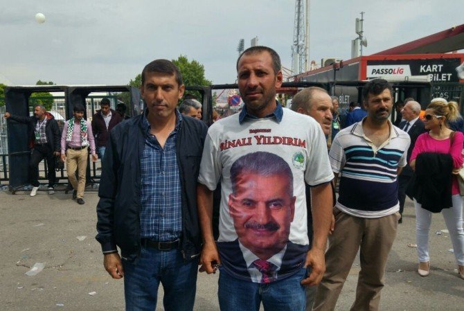Binali Yıldırım Salona Giriş Yaptı