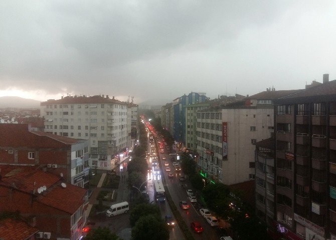 Çorum’da Sağanak Yağış Hayatı Felç Etti