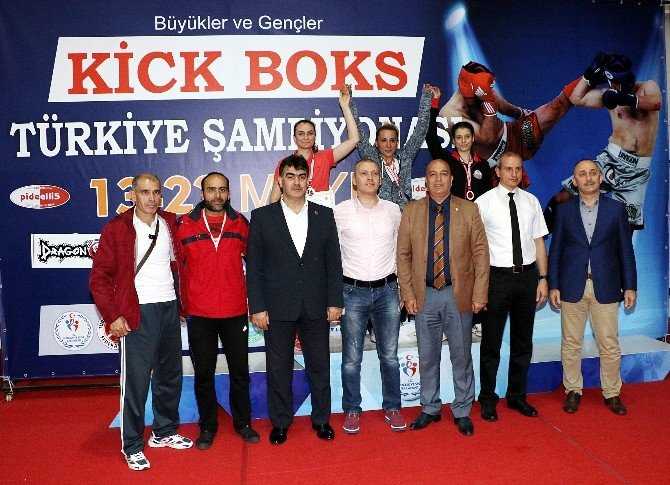 Bakan Kılıç’tan, Şampiyonlara Tebrik