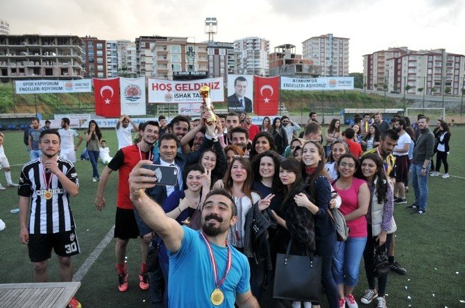 Omü Öğrenci Konseyi 8. Geleneksel Sınıflar Arası Futbol Turnuvası Sona Erdi