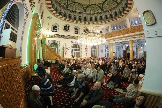 İlkadım’da Camiler Doldu Taştı