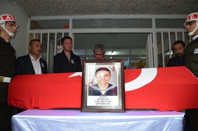 Trabzon Şehidini Uğurluyor