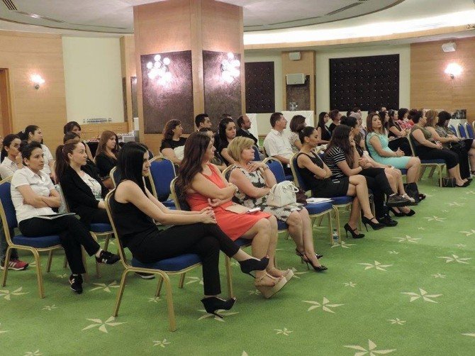 Yakın Doğu Üniversitesi Hastanesi’nde Ameliyatsız Cilt Gençleştirme Uygulamaları Anlatıldı