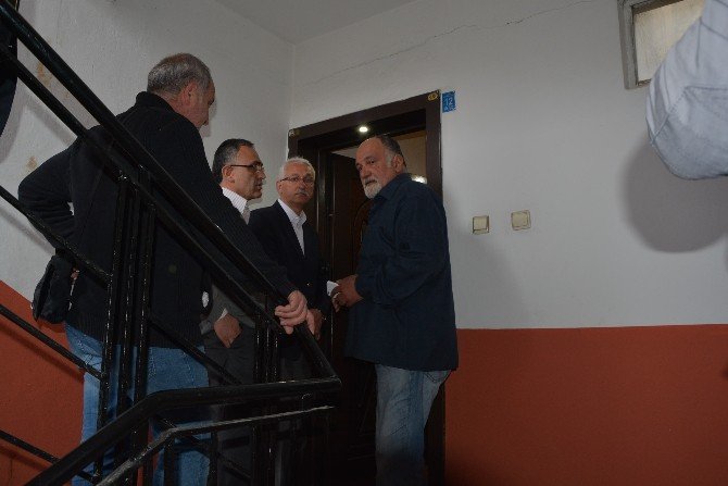Emekli Öğretmen Evinde Ölü Bulundu
