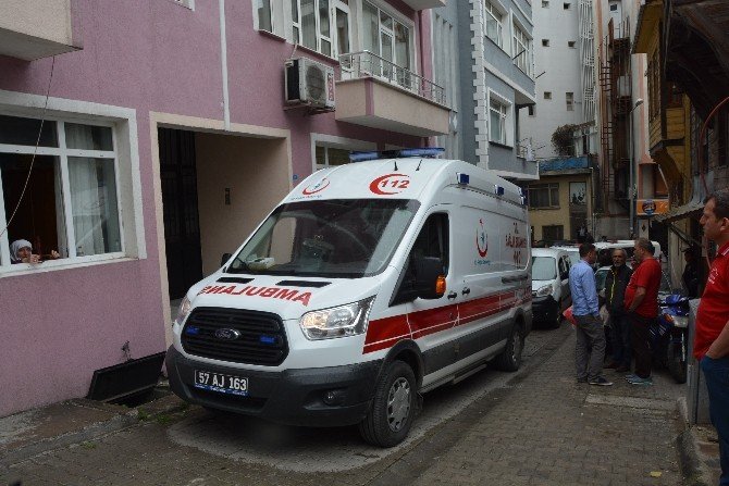 Emekli Öğretmen Evinde Ölü Bulundu