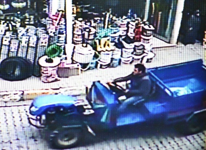 Hırsızı Bulmak İçin Sosyal Medyada Sayfa Açtı